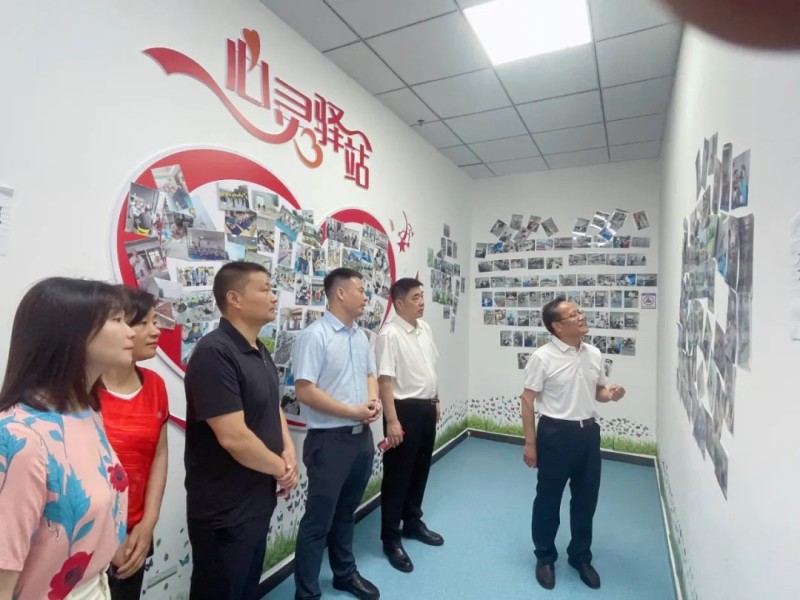 “關(guān)愛殘障人士，共享幸福生活”